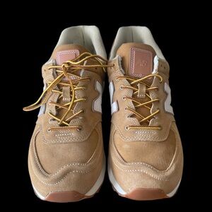 New Balance 574 Men’s Size 11 Tan and White LifeStyle shoes NWOT